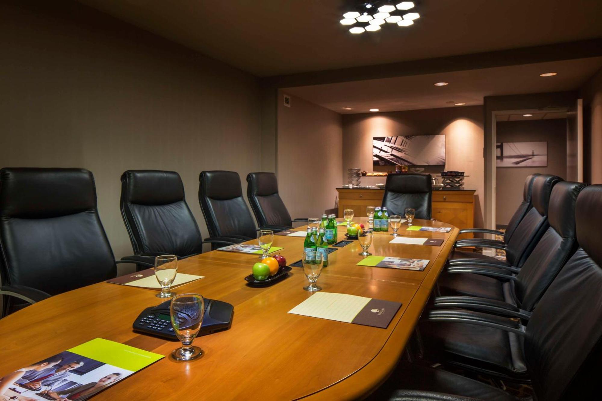 Hotel Doubletree By Hilton Newark-Fremont Esterno foto