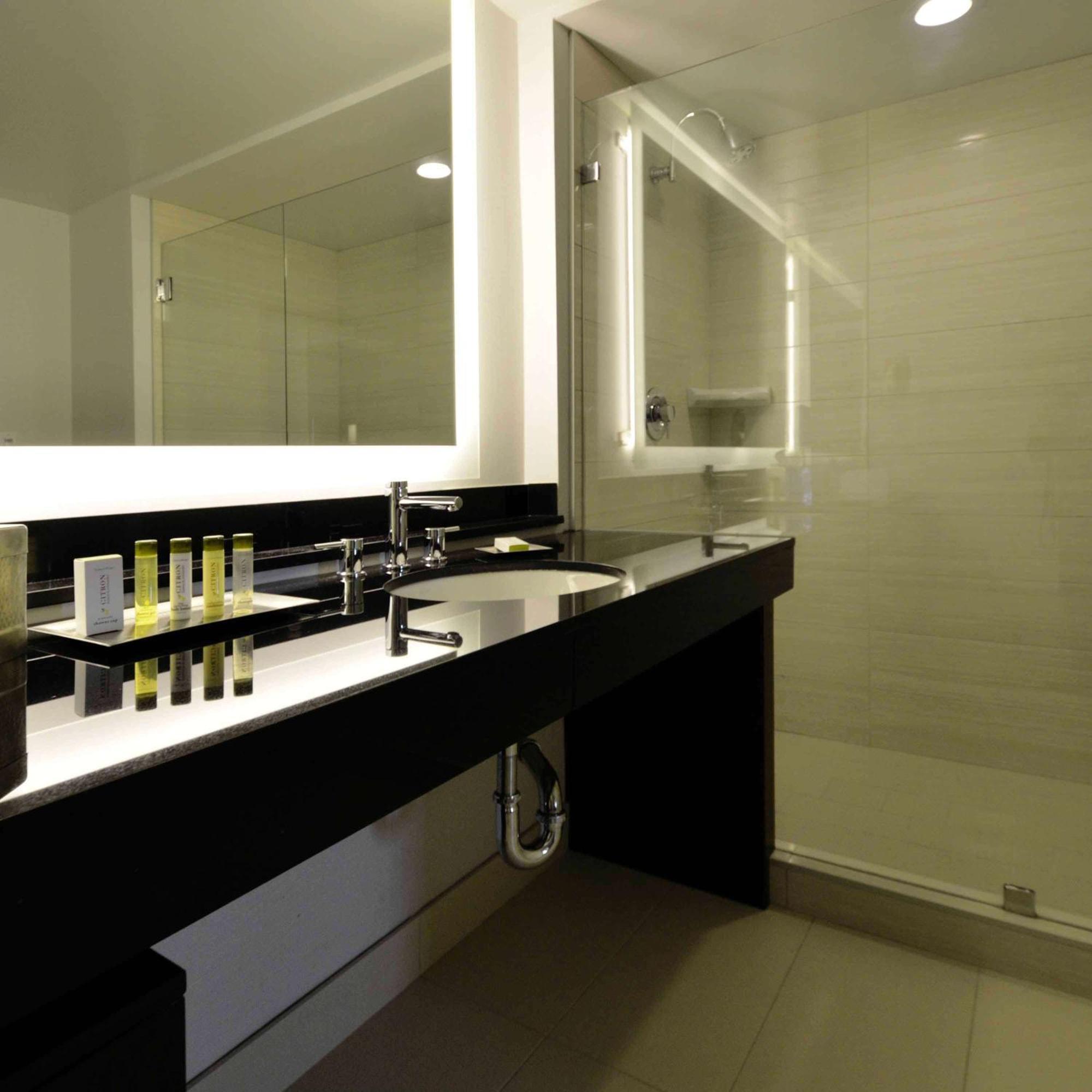 Hotel Doubletree By Hilton Newark-Fremont Esterno foto