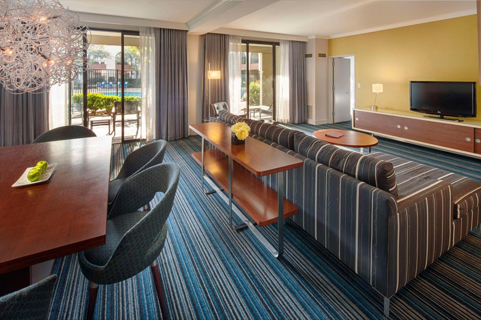 Hotel Doubletree By Hilton Newark-Fremont Esterno foto