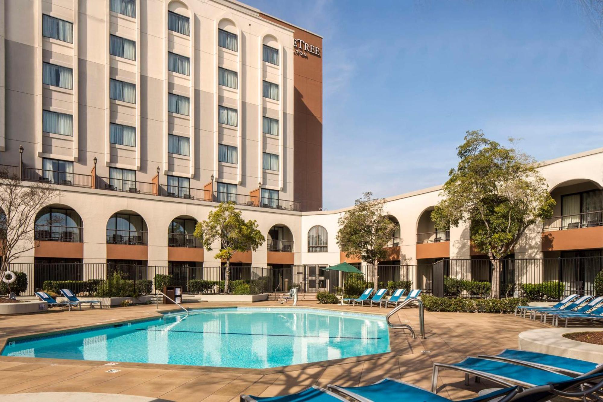 Hotel Doubletree By Hilton Newark-Fremont Esterno foto