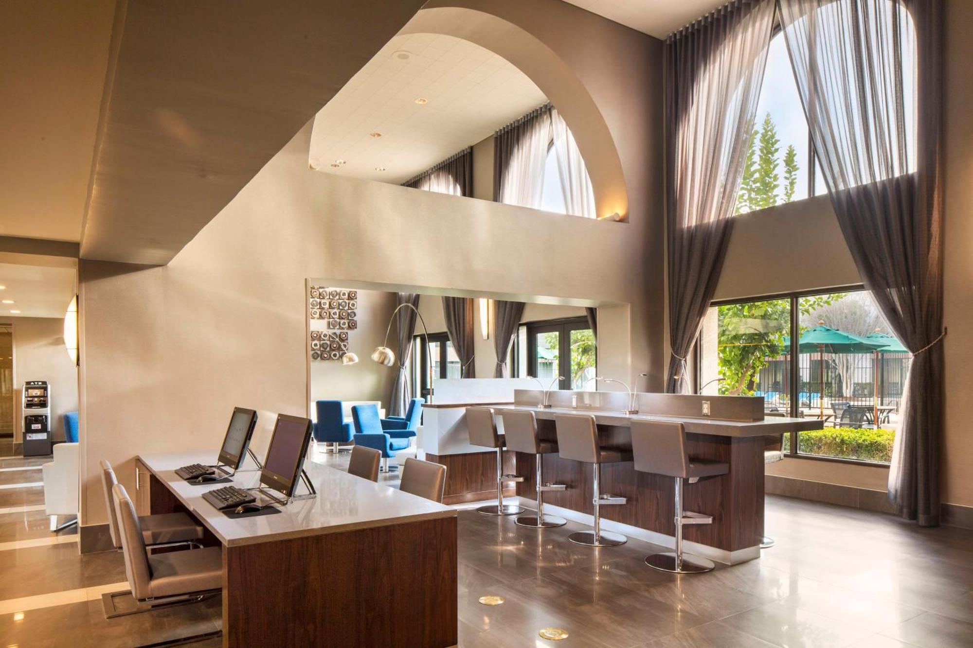 Hotel Doubletree By Hilton Newark-Fremont Esterno foto